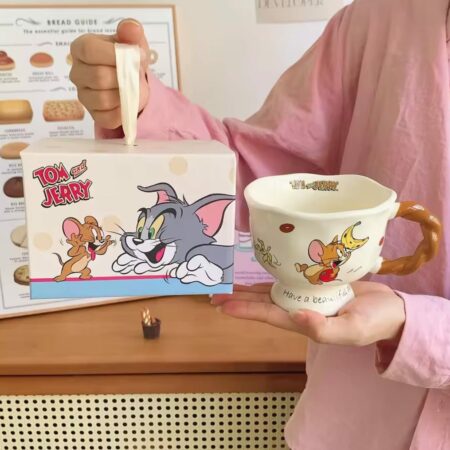 TAZA  TOM AND JERRY