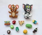 D_NQ_NP_2X_643875-MLM82867702123_032025-F-20-pines-inspirados-en-kitty-y-amigos-para-zuecos-sandalias