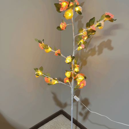 ÁRBOL DE ROSAS CON LUZ