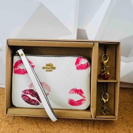 MUÑEQUERA COACH CON CHARMS