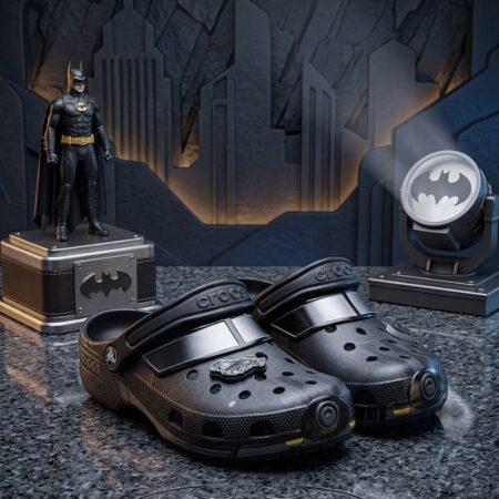 CROCS BATMAN Y LISAS COLOR NEGRO