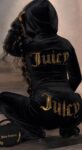 CONJUNTO JUICY CON ACABADO DE PEDRERÍA UNITALLA