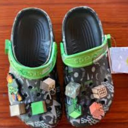 CROCS  ADULTO  TALLA  24 -25 INCLUYE  PINES