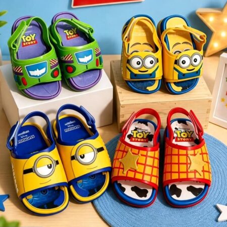 SANDALIA INFANTIL MINIONS , BUZZ Y WOODY